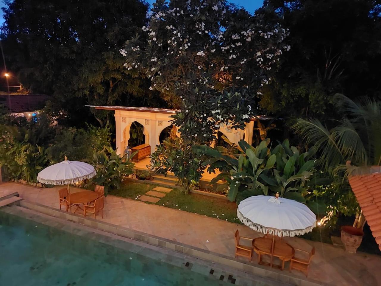 Blue Garden Boutique Hotel Jepara Buitenkant foto