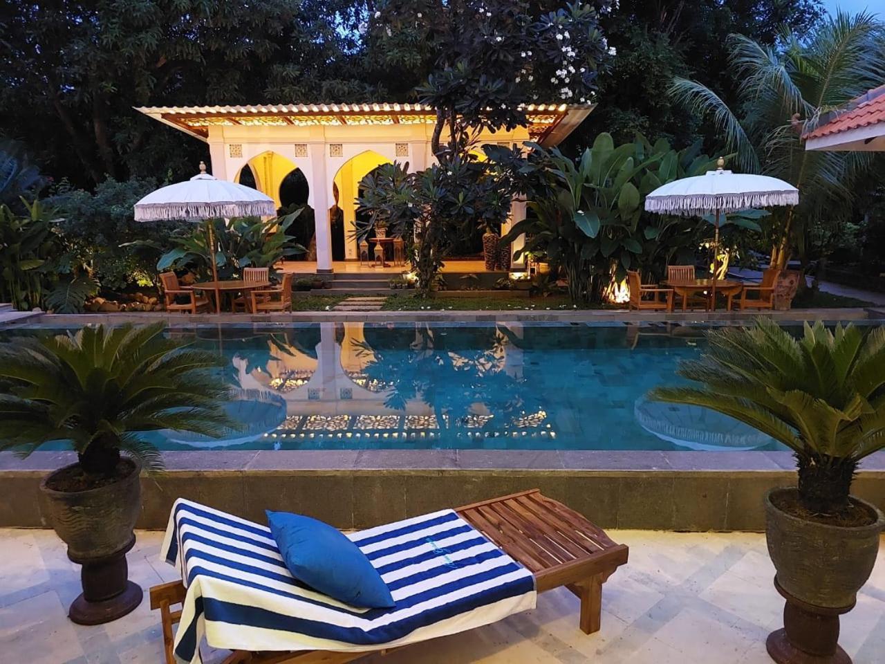 Blue Garden Boutique Hotel Jepara Buitenkant foto