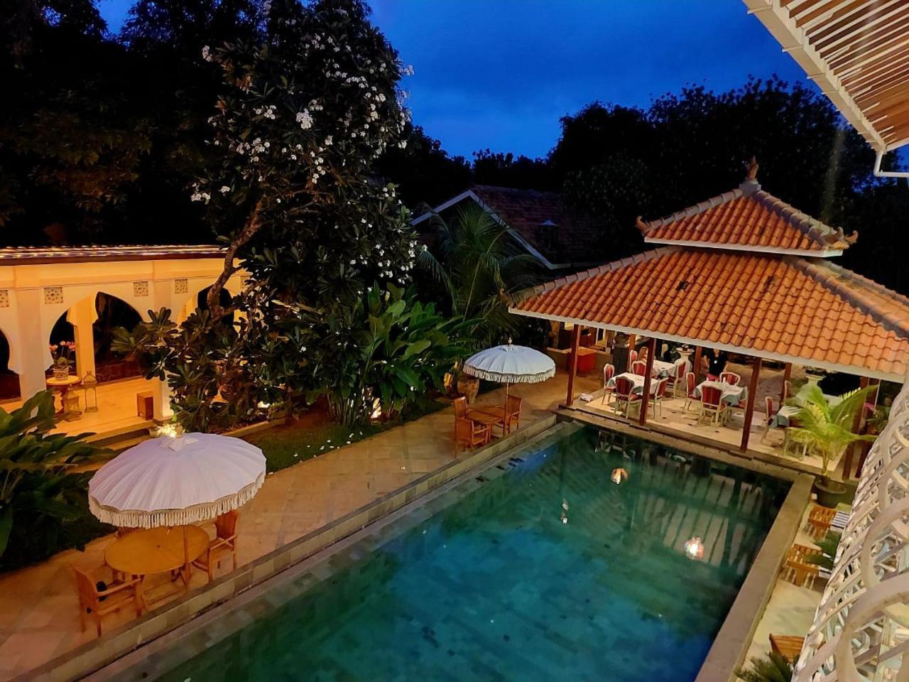 Blue Garden Boutique Hotel Jepara Buitenkant foto